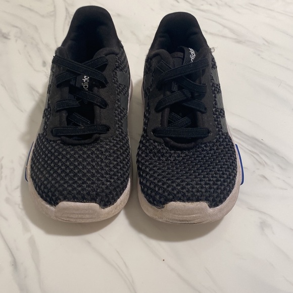 Toddler Adidas Black and White Toddler Slip On Sneakers. Size 6 - Picture 5 of 5